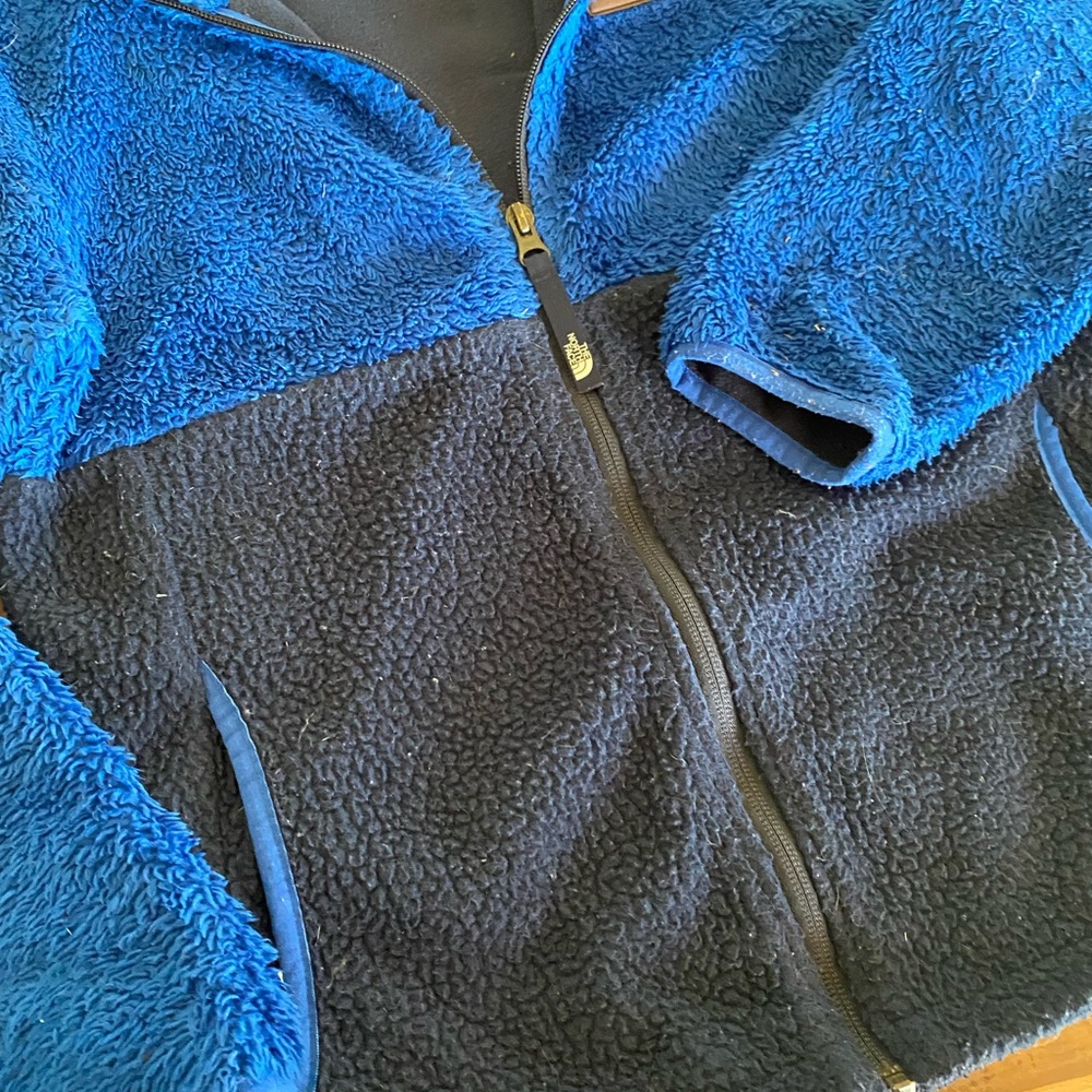 Boys Medium 10-12 North Face fuzzy fleece jacket